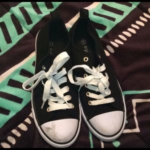 ☻ BLACK & WHITE OFF BRAND CONVERSE ☻